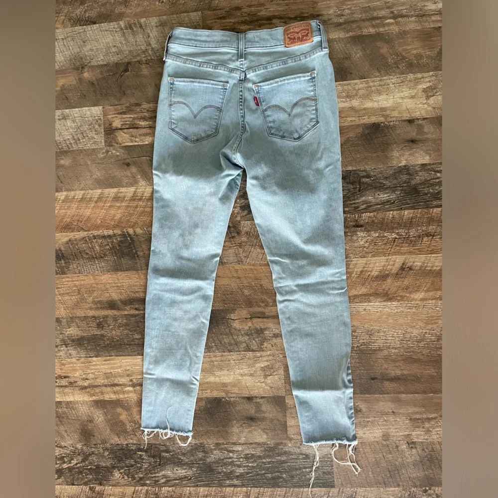 Levi’s 720 High Rise - Picture 2 of 3